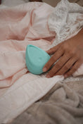 Load image into Gallery viewer, Evii Mint - external vibrator product photo 3