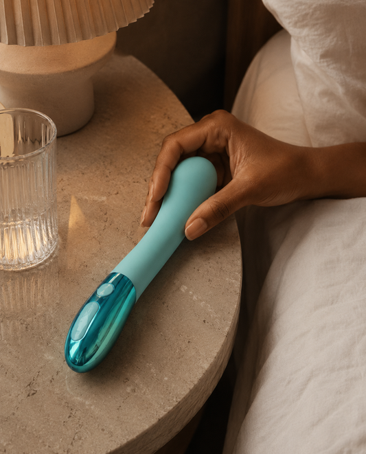 Gii Glow Mint in green - g spot vibrator product photo 1